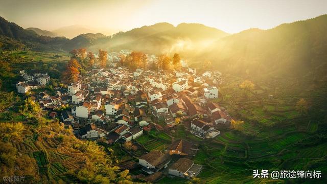 国庆想去看秋景，喀纳斯、九寨沟人挤人的，赏秋地选哪个能清净点