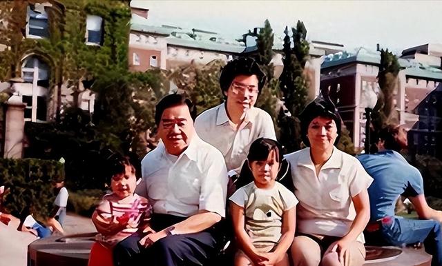 在美27年却未改变国籍，今携千亿资产撤出，把95%投入中国市场