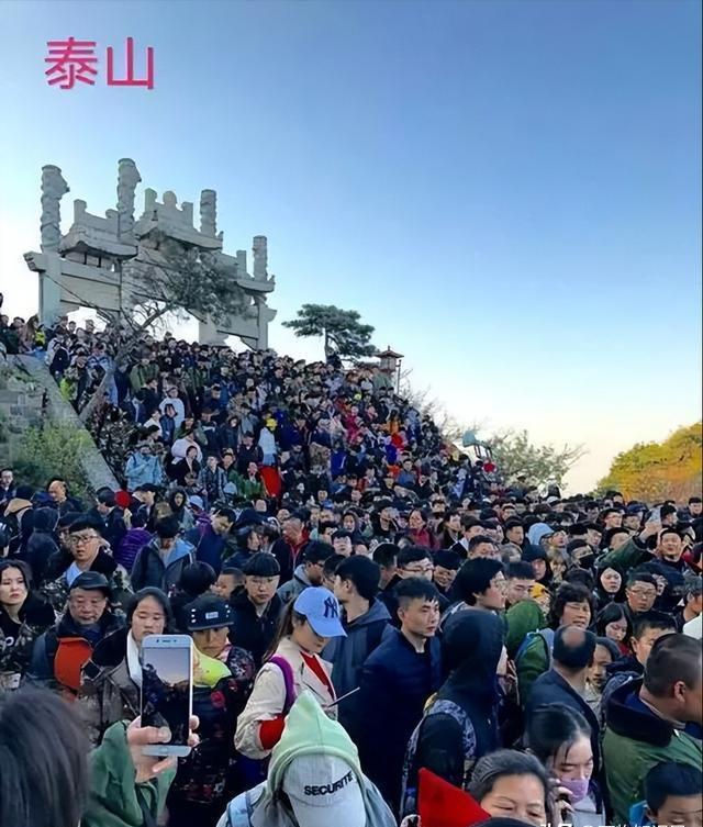 国庆假期仅剩2天，全国最堵10大景区出炉：一眼望不到边的人头！