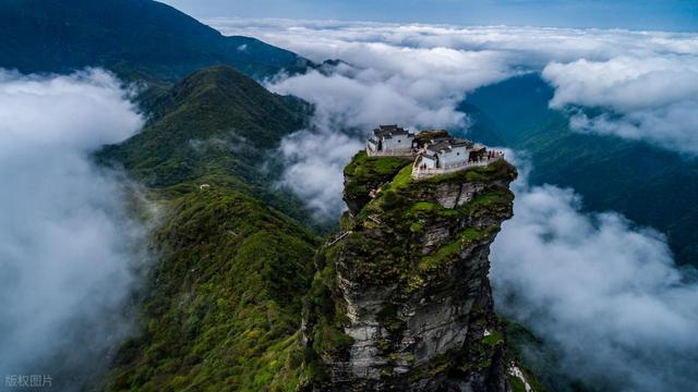 七八月份去贵州旅行不能错过的10大景点，清凉能避暑，景色又震撼