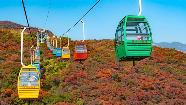 爬山能有多社死？驴友爬房山被困，嫌丢人不报警把自己绑树上过夜