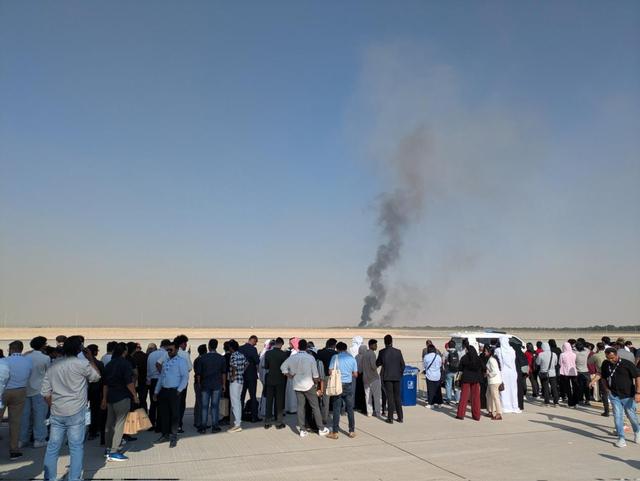 光辉战机在迪拜坠毁，飞行员瞬间被火光吞没，4天前刚被拍到漏油