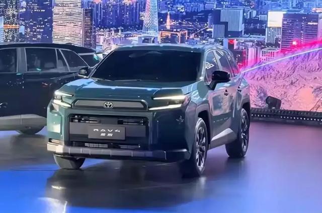 第六代RAV4荣放上市，三种动力	、王牌智混 千公里续航，15.18万起