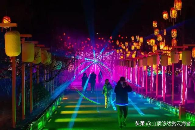 六万彩灯耀京城，文化美食任你逛，环保低碳夜晚热闹不停！