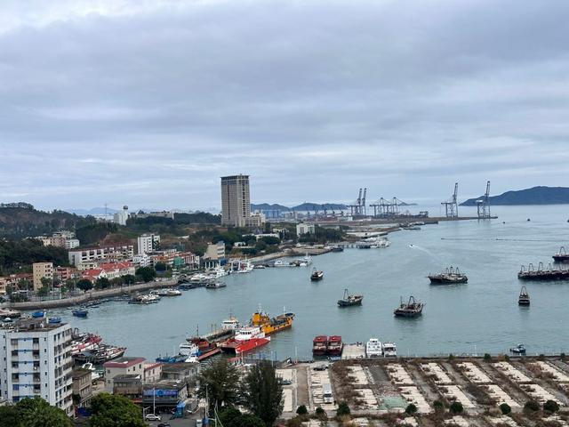 关税牌失灵！特朗普为何镇不住中国？数据揭开真相