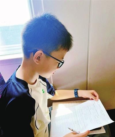 带上作业去旅行成暑期游“标配”