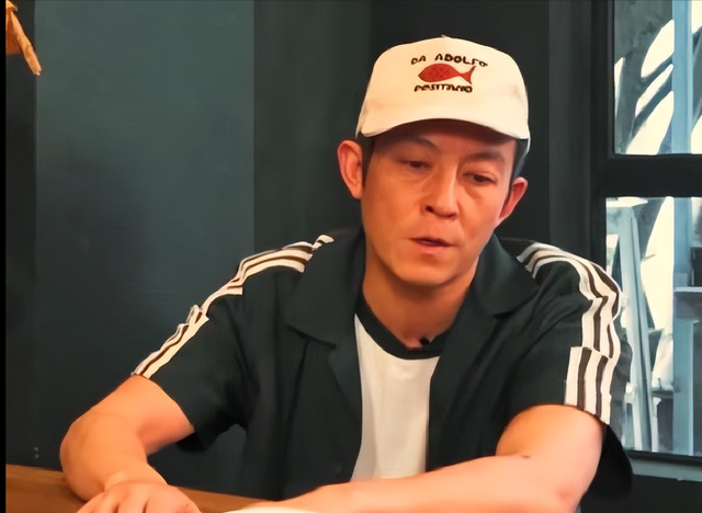 梁朝伟不再隐瞒，坦白久居日本的原因，难怪结婚17年都不要孩子