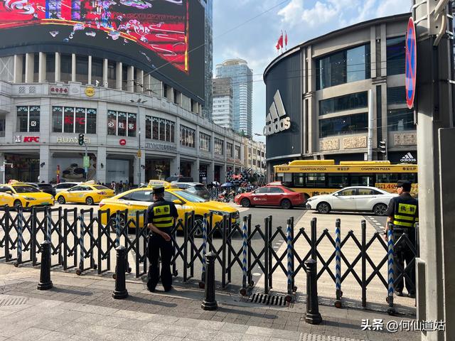 热气未成浪，人流却似江