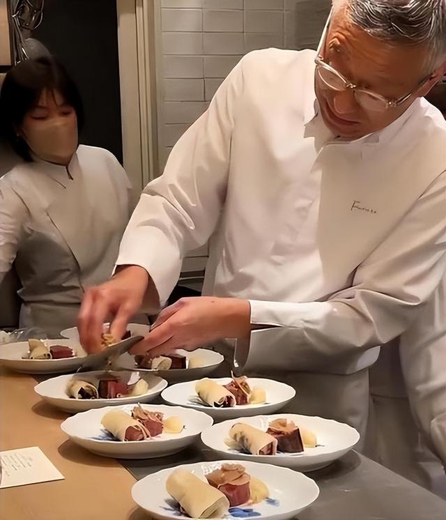 安徽小伙到日本开餐厅年入百万，娶小7岁美娇妻，定居日本23年