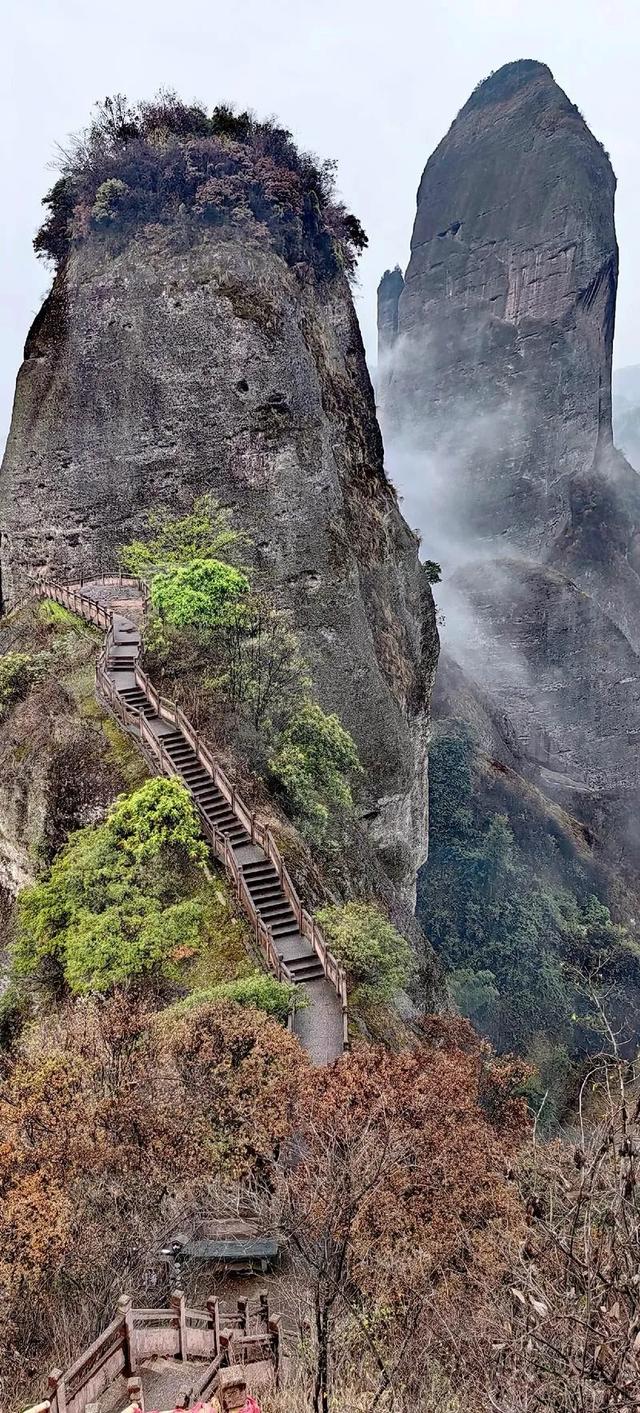湖南必去十大景点排行榜，这才是湖南最值得去的10个地方，收藏好