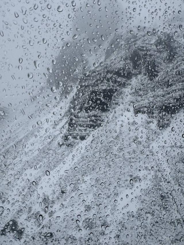 【外眼看云南】柬埔寨顶流姜思倪携家人圆梦云南：玉龙雪山遇雾亦浪漫，民宿庆生显温情