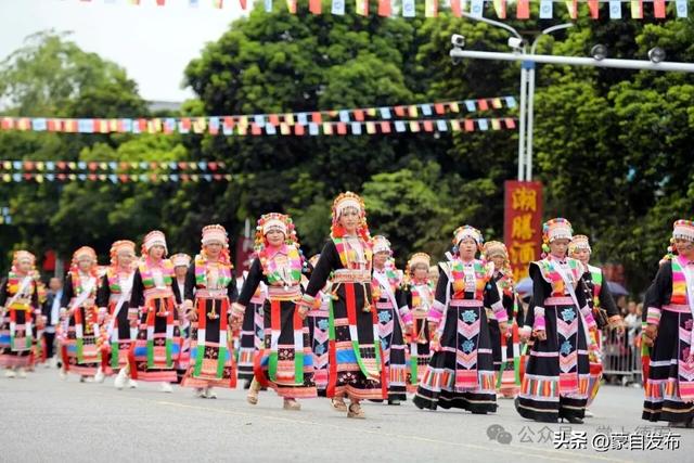 中缅胞波狂欢节刷屏了！牛车巡游、文化展演……瑞丽今天全城沸腾