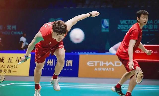 0比2惨败！一轮游！国羽奥运冠军之子又输了，网友：球二代不争气