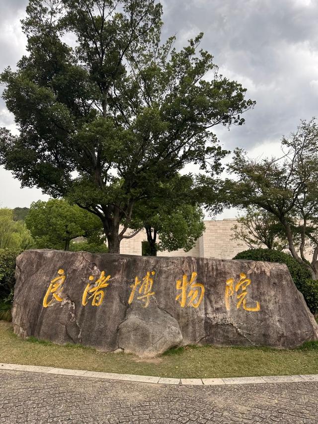 大量法国游客涌入杭州，打着旅游幌子不去旅游不吃美食，为啥来？