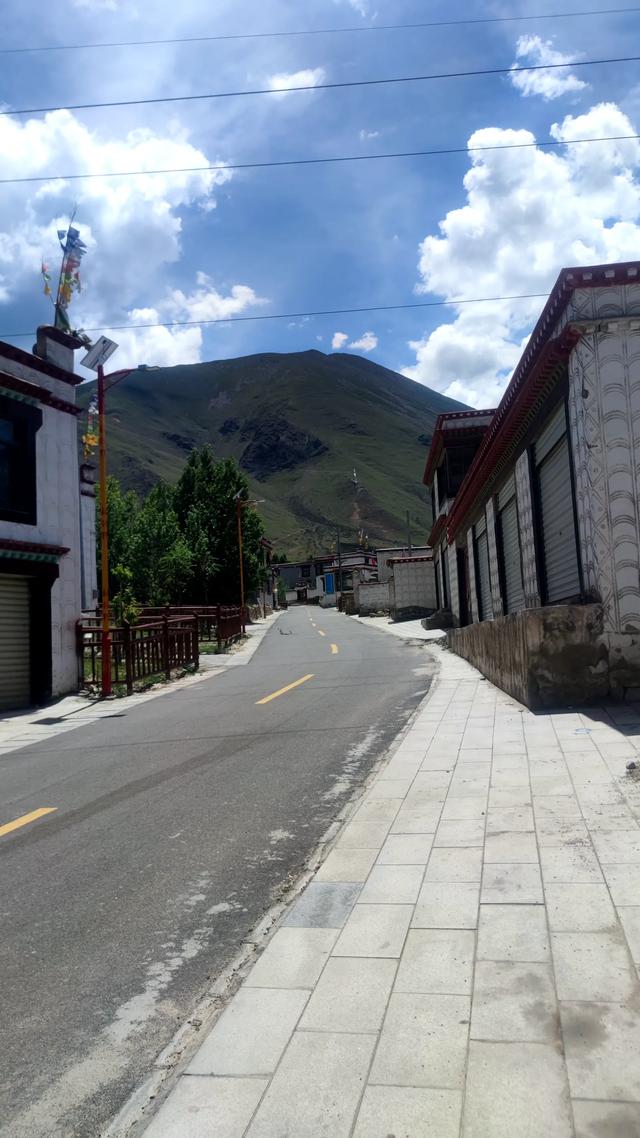 拉萨堆龙苯教直龙遗址,寺保留了吐蕃的残垣断壁,沧桑感扑面而来