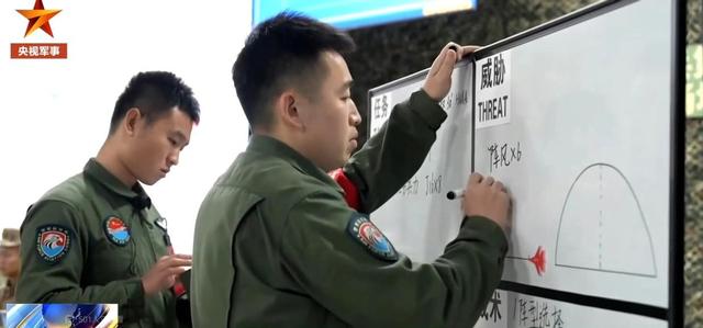 8架歼16对战6架阵风，这仗打得太宽裕了，解放军擅长牛刀杀鸡