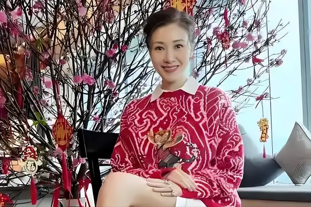 被老头“糟蹋”的3位女星，个个美艳动人，却鲜花插在牛粪上！