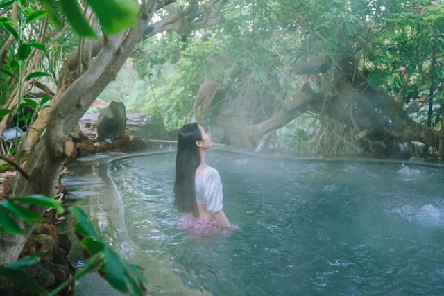 立冬养生局丨赴腾冲荷花温泉，泡森林秘境暖泉，疗愈一整个冬天