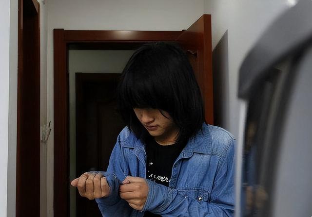 重庆一女子有两套生殖系统，先嫁老公生下一子，而后娶妻又得一娃