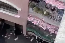 广东肇庆回应有人从楼上撒钱：因家庭琐事引发，钱已归还本人图片