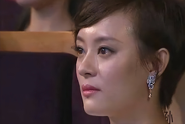 她被骂“陪睡上位”，后被封为“性感欲女”，得奖后当众怒怼海清
