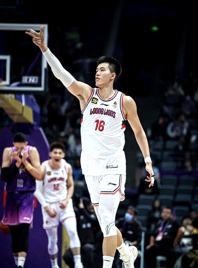 广东男篮各球员优缺点分析！个人认为，其新赛季成绩保底四强。