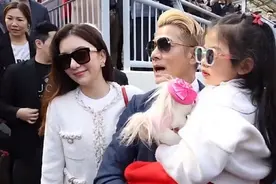 郭富城赛马元旦夺冠，岳父母全家现身，方媛爸爸非常兴奋图片