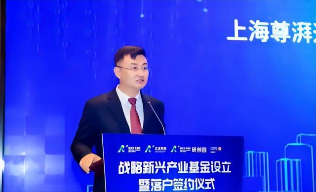 华为芯片大案14人全判刑！偷走9亿研发成果，公司被强制解散！