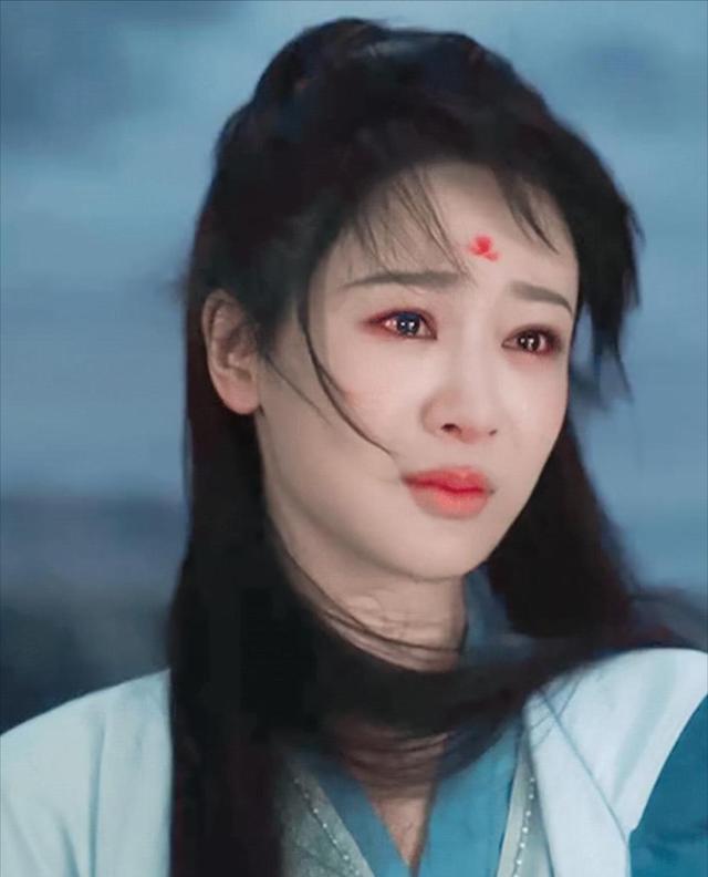 用力过猛？31岁杨紫面相变了	，走上“不归路	”，张艺谋的话应验了