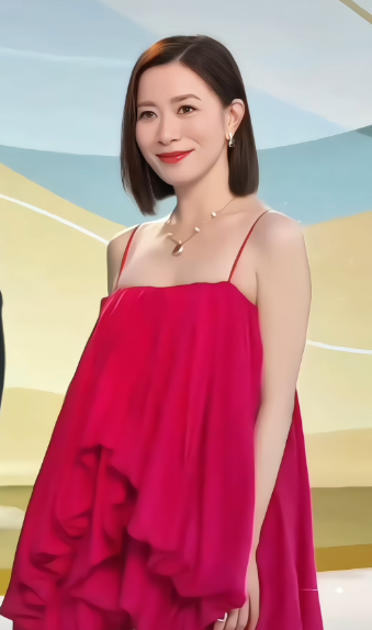 没想到，许绍雄猝然离世不到24小时，佘诗曼竟因一个举动口碑暴涨