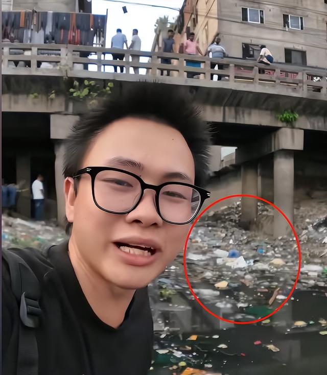 中国小伙在印度干了一杯恒河水，高烧三天全身肿胀，直言千万别喝