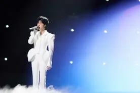 《声生不息·家年华》王心凌周深开启音游模式，郁可唯洒泪致敬李玟图片