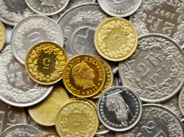 历史开了个玩笑，先倒下的不一定是乌克兰，而是百年中立的瑞士？