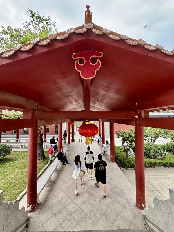 游览青州市知名景点龙兴寺