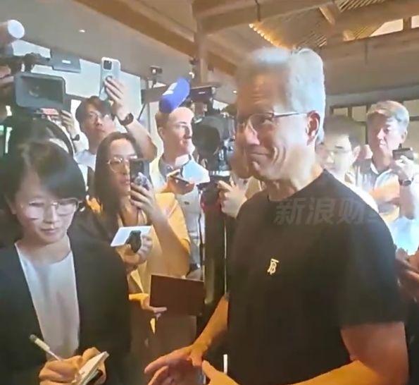 黄仁勋称华为AI芯片将取代英伟达