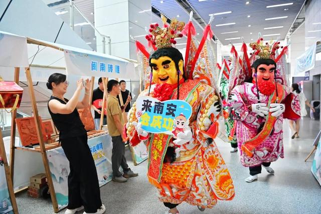 出站即穿越！南安文旅“闪”进泉州动车站！