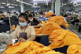 现在有些越南员工工资已经800-1000万越盾，是比国内高还是低？图片