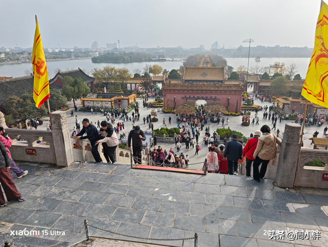 15分钟617人登顶龙亭大殿，传统观光景区迈向沉浸夜游的关键一步