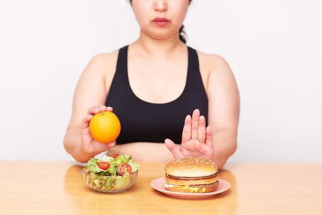 癌症来前一年，身体会发生6种变化，很多人竟然都不知道