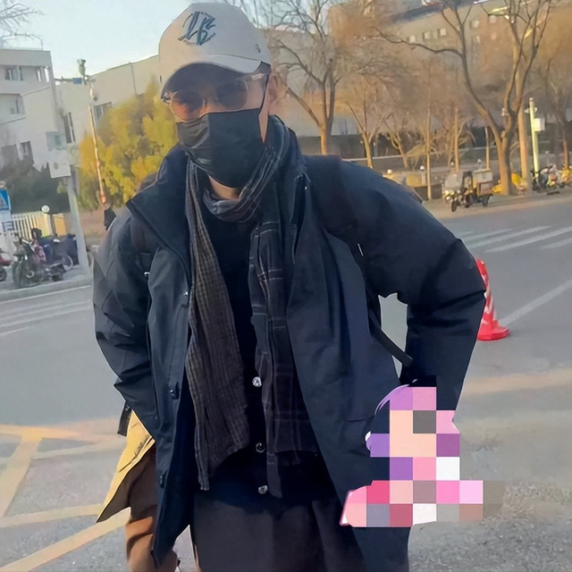 离过年不到2月，52岁辛柏青高调传出喜讯，朱媛媛终于可以放心了