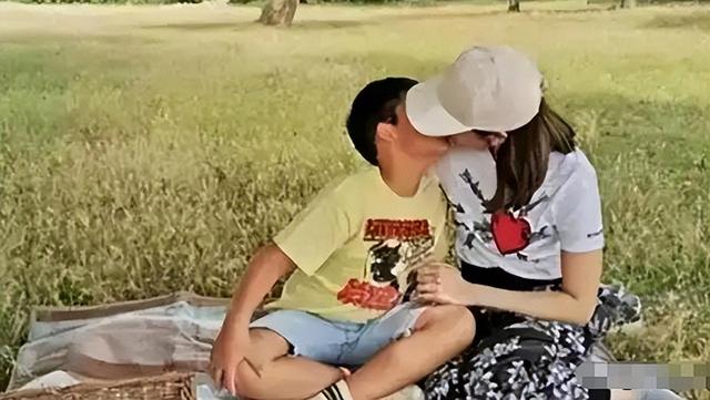 被畸形母爱毁掉的星二代，母乳12年，同床15年，荒唐的事不止于此