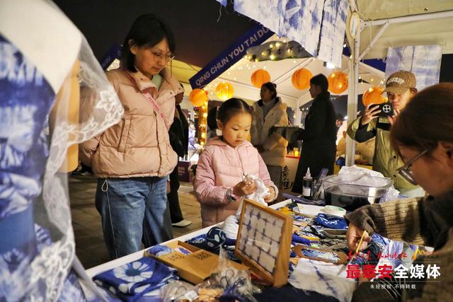 一墙千年事 一集万象新 “岱庙城墙有个摊儿”首场活动启幕 青春市集点亮古城新韵
