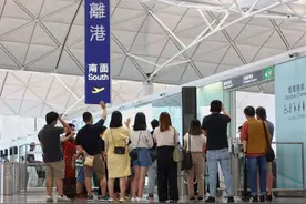 移英港人借口“拜山”回流香港，还称“舍不得自由空气”，网友调侃：自己作孽混不下去了吧？想回流就别装了图片