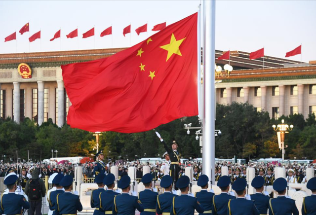 特朗普狠砸600%关税？英特尔高层离职，中国高科技遭遇全面围剿！