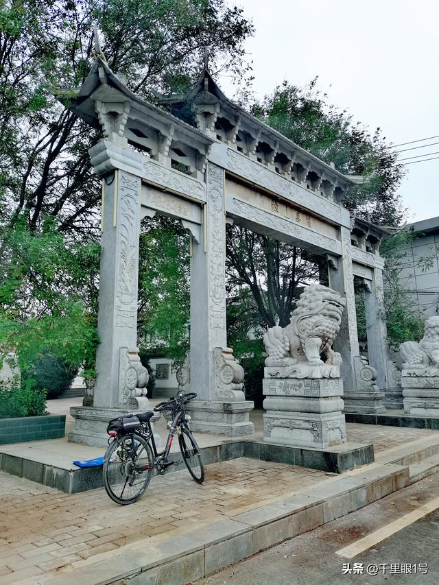 三原冯村水库满库运行，溢洪道开始下泄了