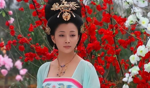杨玉环第一次侍寝创下纪录，令李隆基彻底沦陷，情愿被“剃头”