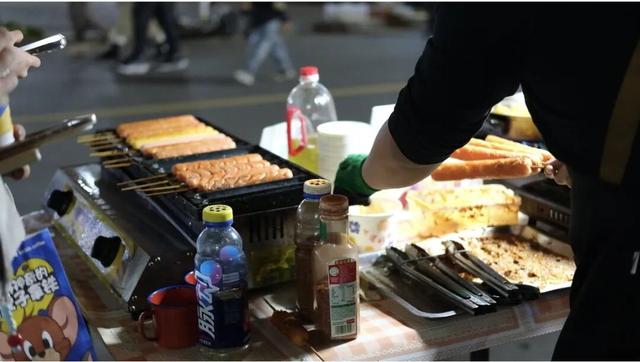10月	，「需要另一个同类」