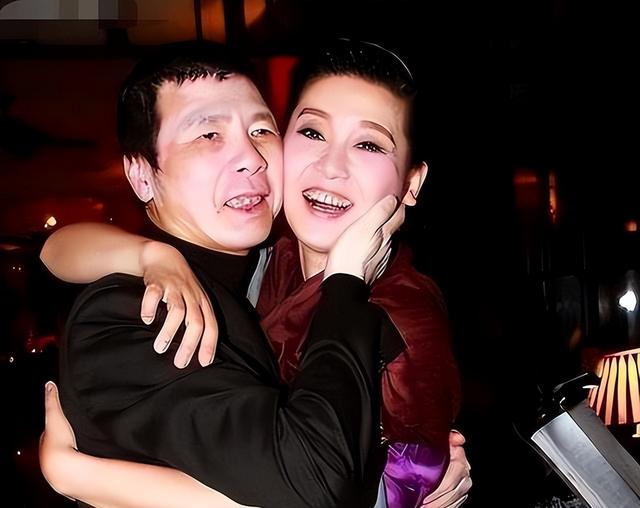 演都不演了！徐帆回应离婚传闻后，冯小刚1个举动撕下她“体面”