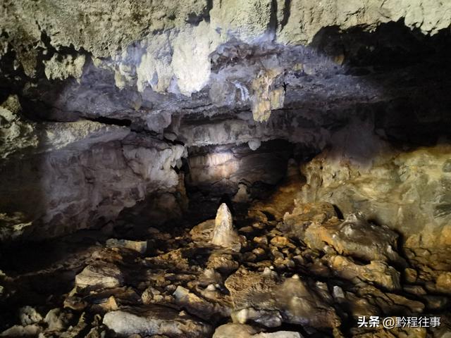 探险贵州深山原始溶洞，遇见一个躲匪洞、一座红军坟