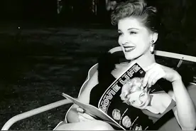 40岁孔令杰，娶29岁美国女星，生混血儿，面对采访：无可奉告图片